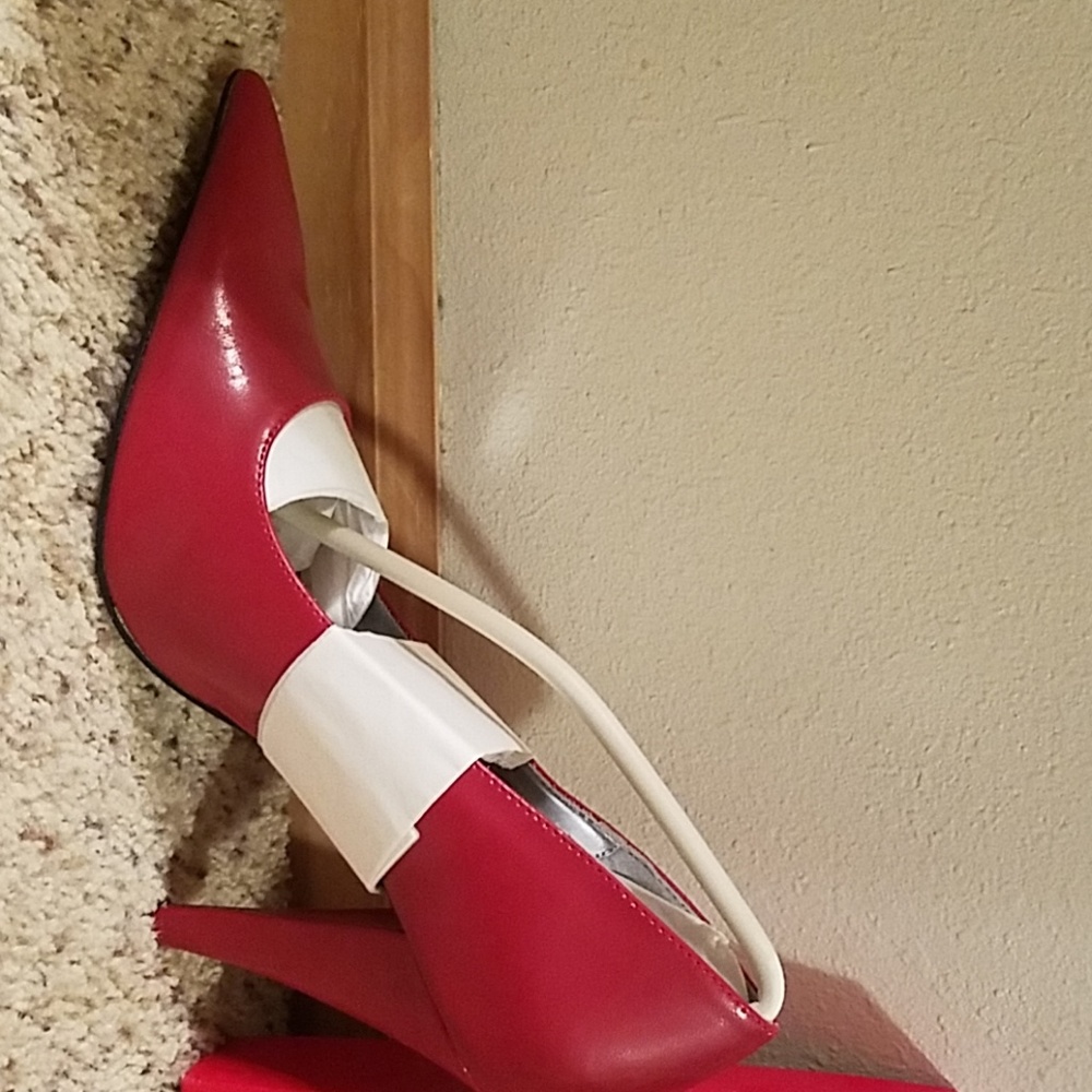 Red Pumps - Picture 3 of 3